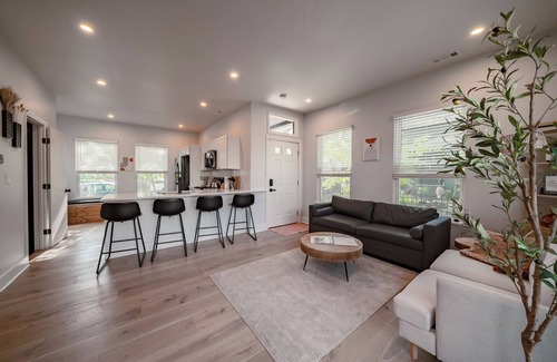 Ohio City House | Location! Modern Ohio City Luxury + 2 King Beds