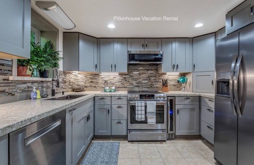 Glenwood Springs Apartment | Location says it all. Glenwood Springs Colorado beautiful one bedroom apartment