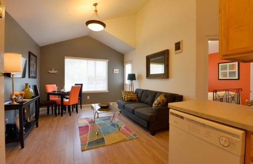 Old Bend Apartment | LOCATION! WALK TO DOWNTOWN AND OLD MILL - ONE BEDROOM ONE BLOCK FROM THE RIVER