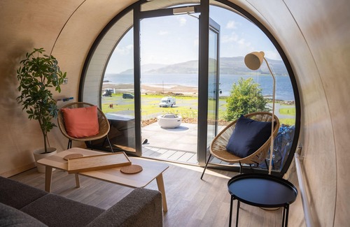 Calgary Cabin | Loch Fuaran - sleeps 4 guests in 1 bedroom