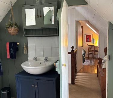 Drumnadrochit House | Loch Ness village cottage for 2 with free parking & pets welcome