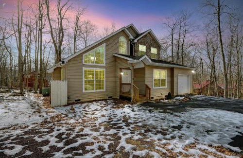 Locust Lake Village House | Locust Lake Livin Hot Tubfire Pitskiingpets