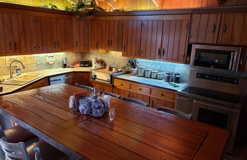 Sharps Cabin | Locust Lodge is the perfect river place for your family and friends to gather.
