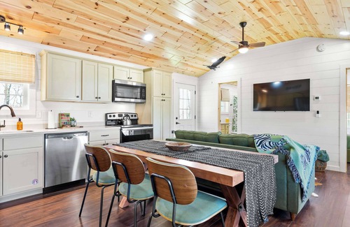 Williamstown Cabin | Lodge 117 at Eden Reserve—Safari Cabin Near Ark