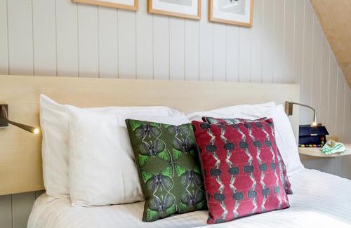 Corfe House | Lodge 9