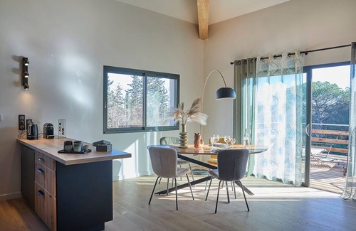 Servian House | Lodge & Country