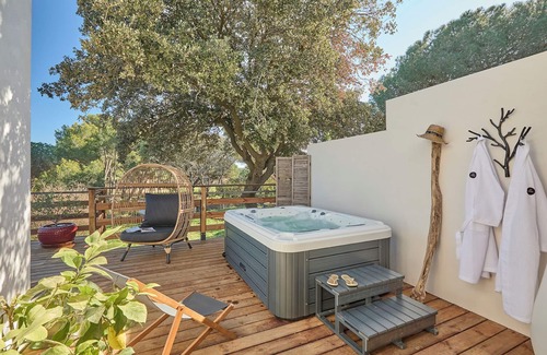 Servian House | Lodge & Country