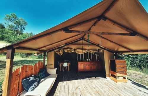 Engravies Cabin | Lodge Grenada Tent 6 persons, 2 bedrooms, kitchenette, living room