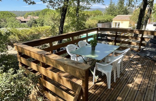 Cabrieres-d'Avignon Cottage | Lodge in a small private residence with swimming pool in a green setting