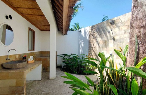 Selong Belanak House | LODGE INDIVIDUAL VIP WITH TERRACE WITH GARDEN VIEW