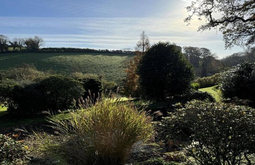 Dartmouth Ski Chalet | Lodge near Blackpool Sands, No deposit