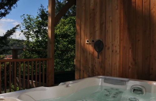 Vic-le-Comte Cabin | Lodge on Stilts All Seasons