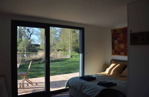 Nouan-sur-Loire Cabin | Lodge on the edge of a pond, at the gateway to Chambord and the Loire.