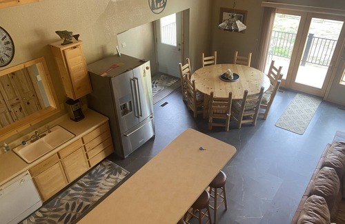 Wheatland Cabin | Lodge on the Bluegrass; 60 acres, a pond with sandy beach & 1/3 mile of river.
