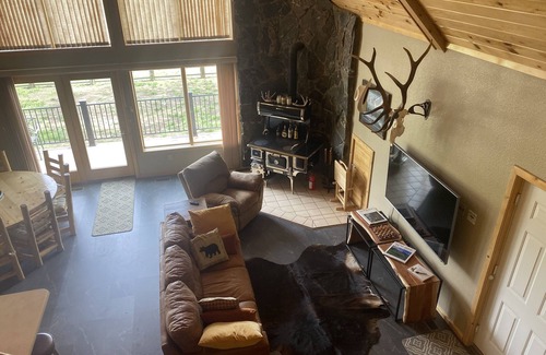 Wheatland Cabin | Lodge on the Bluegrass; 60 acres, a pond with sandy beach & 1/3 mile of river.