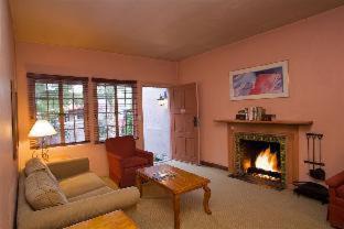 Peter Howell Cabin | Lodge On The Desert