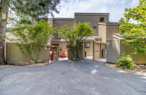 Black Butte Ranch Condo | Lodge Room 33: 1 BR, 1 BA in Black Butte Ranch, Sleeps 2
