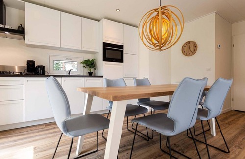 Lunteren Ski Chalet | ✓ Lodge Royal at Landgoed de Scheleberg ✓ Vacation house for 4 people ✓ Located in Lunteren (Gelderland) ✓ Vacation park in the Veluwe ✓ Book directly with the park