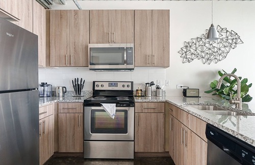 Midtown Apartment | Lodgeur | Gorgeous 1BR loft w/patio | Midtown