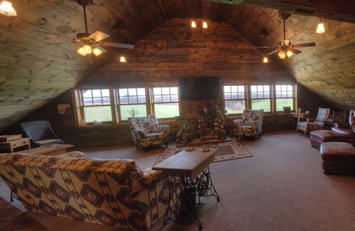 Wayne County House | Lodging EXTRAORDINAIRE!