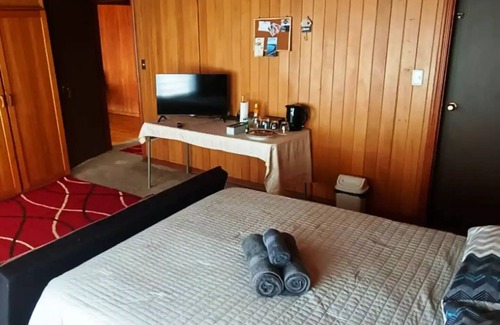 Castro Cabin | Lodging Tehuaco, Habitación mañío