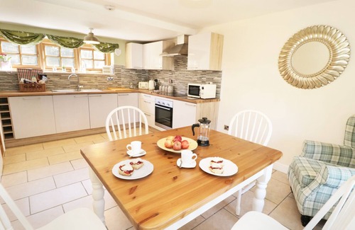 Bedale Cottage | LOFT COTTAGE, pet friendly, luxury holiday cottage in Crakehall