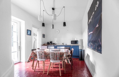 Gannat Apartment | Loft design au centre-ville avec jardin et parking