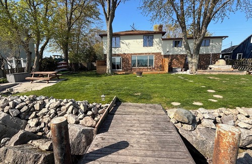 Amherstburg Apartment | LOFT Escape Apartment - Onsite Beach Dock Waterfront Boat Ramp