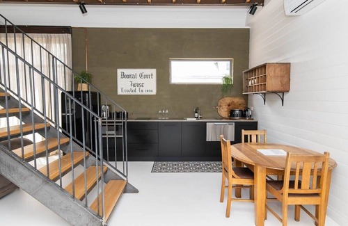 Borenore Apartment | Loft House - On Heifer Station Vineyard, Firepit