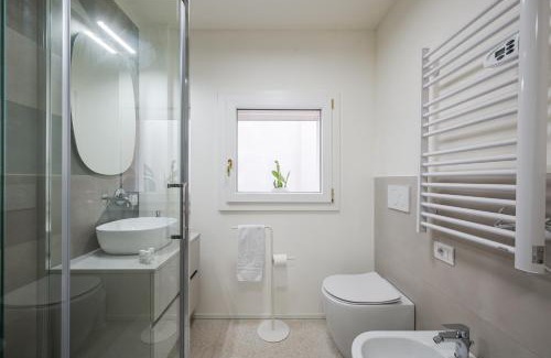 Casalgrande Apartment | Loft Il Moro 2 Maranello Sassuolo Free Netflix & wi-fi