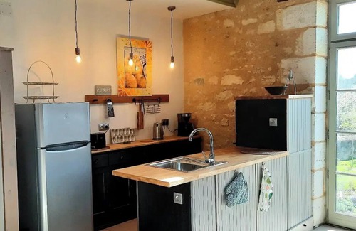 Le Grand-Pressigny Apartment | Loft in heart of thriving Loire Valley village. Walking & cycling from doorstep