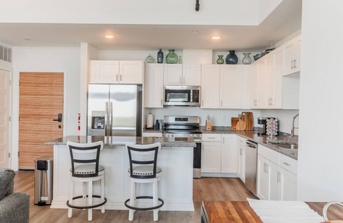 Wyandotte Apartment | Loft Penthouse 2 Balcony Arcade 2 Bed Pool and Gym