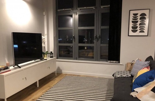 Coventry Apartment | Loft Penthouse + gated parking + 300mbps Wi-Fi
