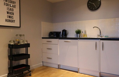 Coventry Apartment | Loft Penthouse + gated parking + 300mbps Wi-Fi