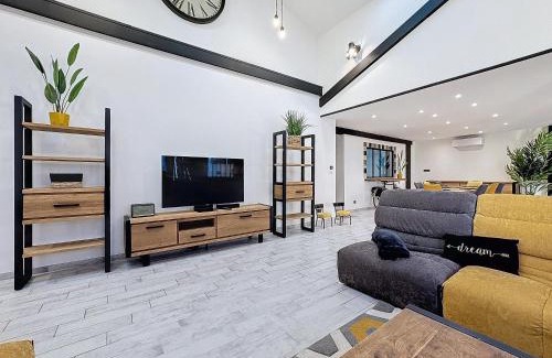Montlucon Apartment | LOFT SPA SAUNA 10 personnes Centre ville