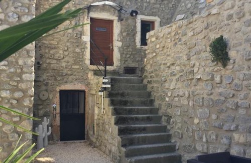Baix House | Loft Stories