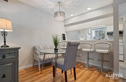 Northwest Hills Condo | Loft w/Pool & Free Parking│Easy Access to Downtown│Rooftop Lounge