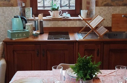 Radicofani Apartment | Loft with flowered courtyard in Val d'Orcia Radicofani