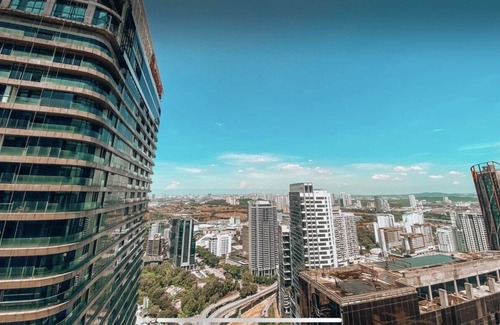 Sungai Penchala Apartment | 【Loft with Slow Rock Music】City View . Netflix