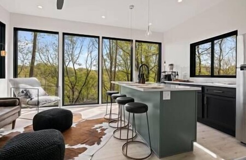 Alexander House | Lofty Ledges Hangout at French Broad River Farms