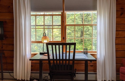Stratton and Bromley Ski Areas Cabin | Log Cabin Escape Close to Skiing & Shops