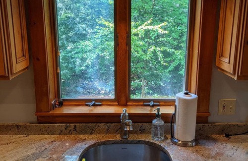 Stratton and Bromley Ski Areas Cabin | Log Cabin Escape Close to Skiing & Shops