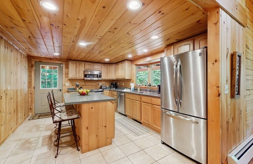 Franconia House | Log Cabin in the mountains near skiing, hiking & fishing
