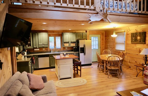 Thornton Cabin | log cabin in the White Mtns. near skiing & attractions Sleeps 8-10