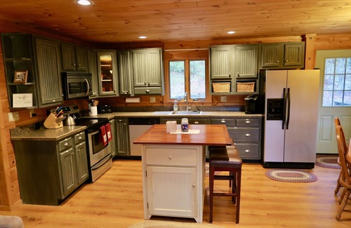 Thornton Cabin | log cabin in the White Mtns. near skiing & attractions Sleeps 8-10