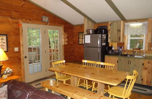 Huntingdon Cabin | Log Cabin in Wooded Area Near Raystown Lake Boat Access