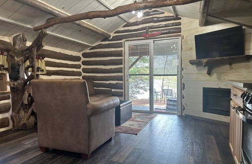 Tomahawk Cabin | Log Cabin on Lake Alice & ATV/UTV Trails, Papa Bear 2-Bedroom