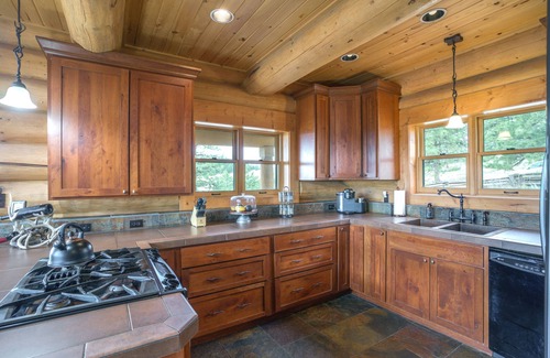 Florissant Cabin | Log Cabin on Private 45-Acre Ranch in Florissant!