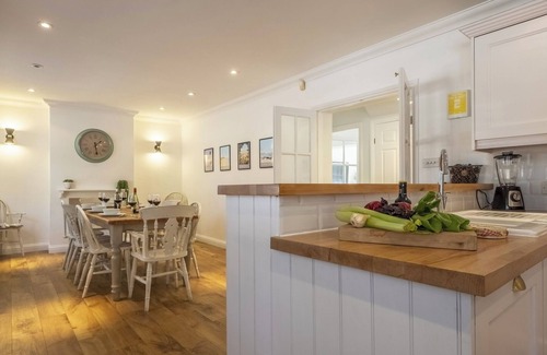 Brancaster House | Log Fire. Roof Terrace. Walk to Beach, Pub, Park & Deli. Family & Dog friendly!