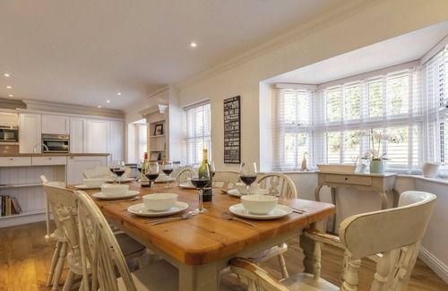 Brancaster House | Log Fire. Roof Terrace. Walk to Beach, Pub, Park & Deli. Family & Dog friendly!